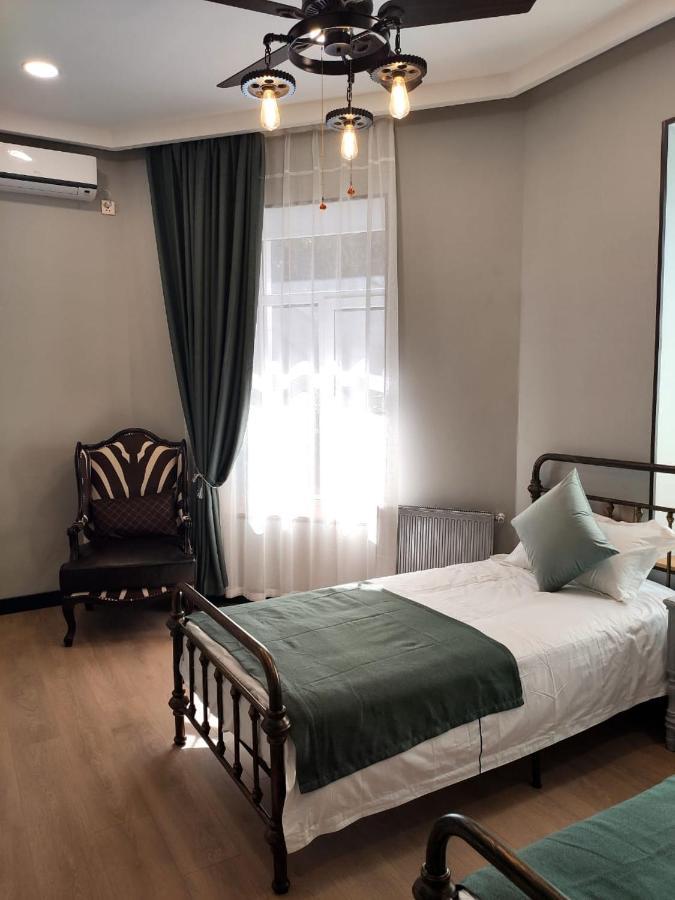 Qin Boutique Hotel Tbilisi ภายนอก รูปภาพ