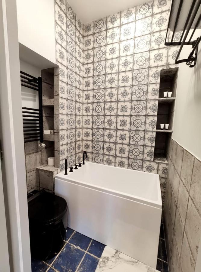 Qin Boutique Hotel Tbilisi ภายนอก รูปภาพ