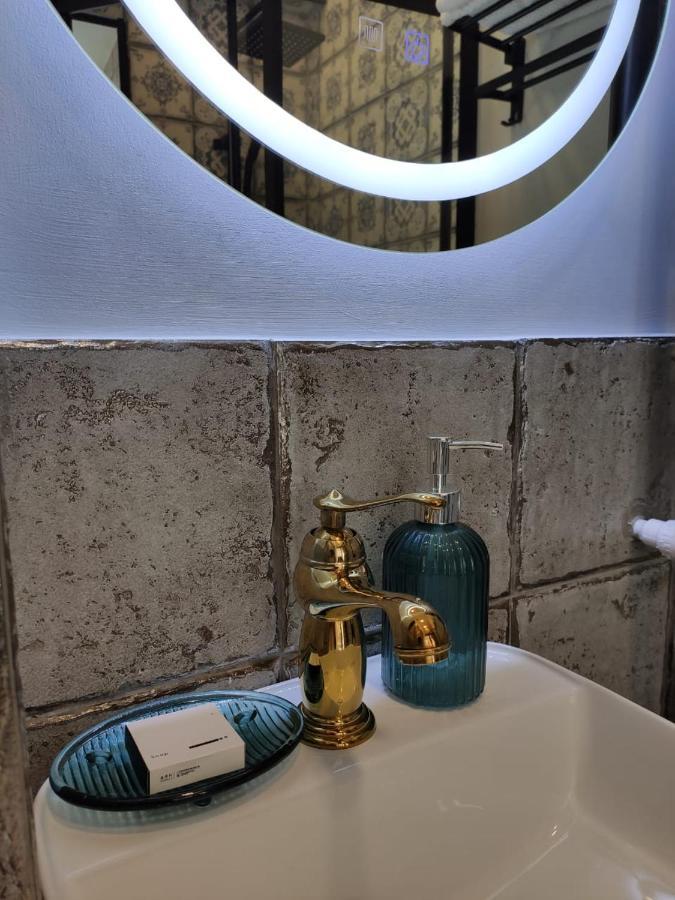 Qin Boutique Hotel Tbilisi ภายนอก รูปภาพ