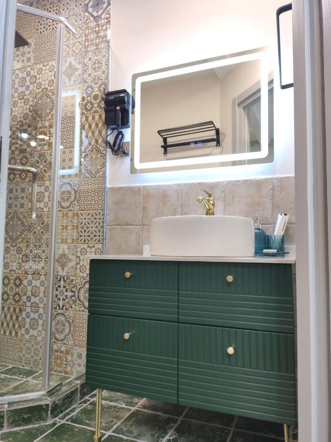 Qin Boutique Hotel Tbilisi ภายนอก รูปภาพ