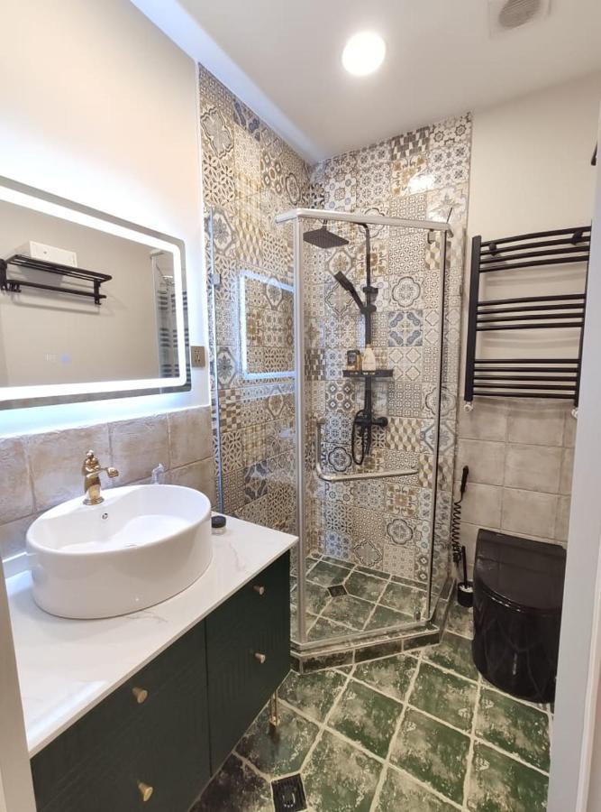 Qin Boutique Hotel Tbilisi ภายนอก รูปภาพ